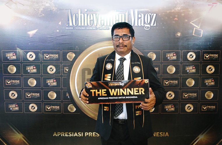 Adv Hasman Usman Terima Anugerah Achievement Award